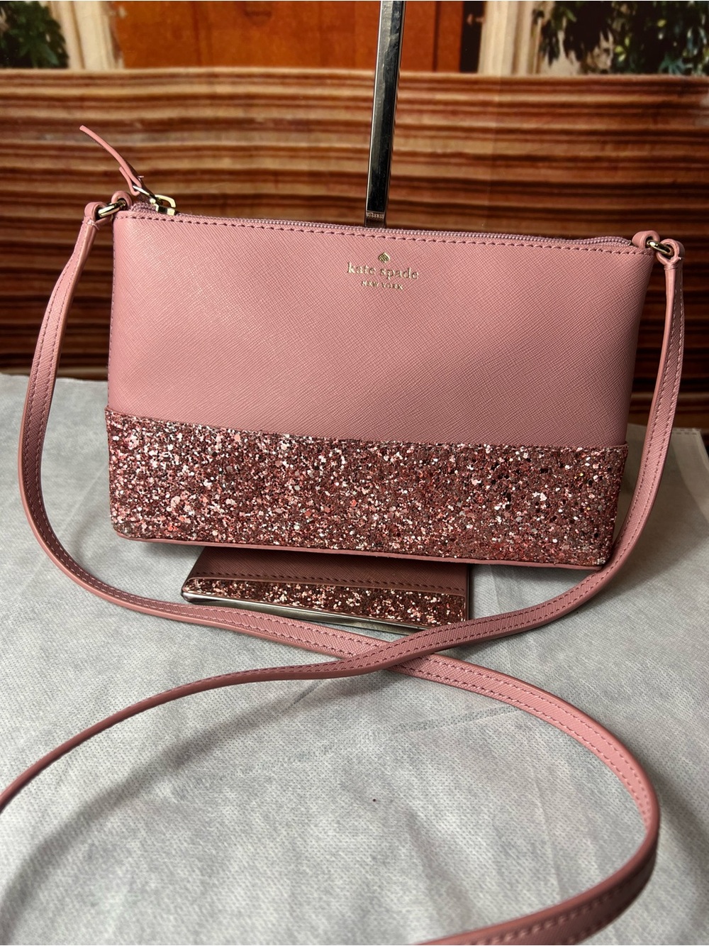 NWOT Kate Spade Leather Greta Court Glitter Ramey Crossbody Bag, Zip Closure 💖 - Picture 3 of 17